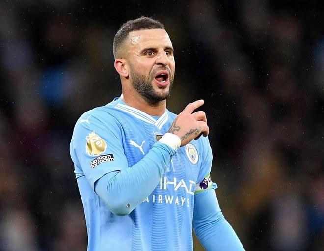 拜仁慕尼黑客场大胜沙尔克04（拜仁慕尼黑客场横扫沙尔克04）