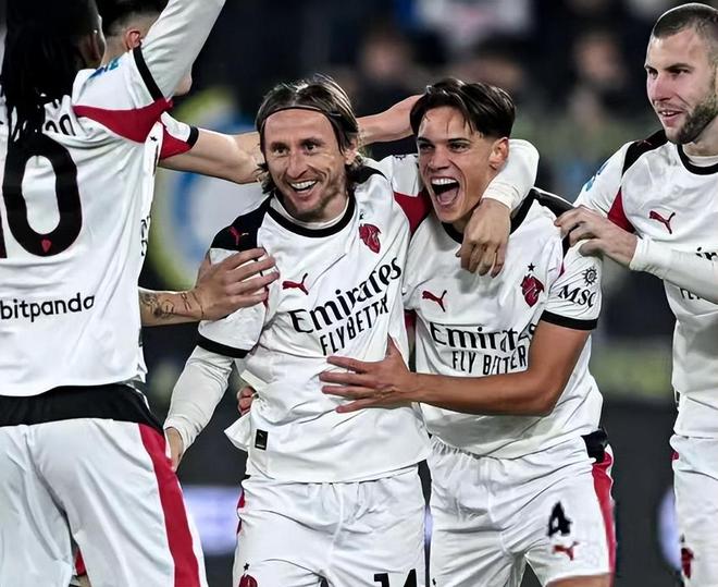 阿斯：一切迹象表明巴尔韦德是肌肉过劳，与对利物浦时相同（阿斯称巴尔韦德或为肌肉疲劳，状况与对阵利物浦时相同）