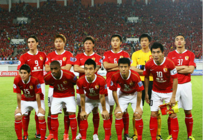 TA：皇马球星团队深度介入更衣室，阿隆索管理面临额外挑战（TA：球星团队深度插手皇马更衣室，阿隆索执教面临新难题）