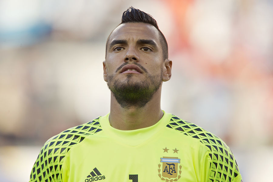 单场打入两粒头球，孔德是欧冠改制以来巴萨球员第一人（孔德单场梅开二度皆为头球，创欧冠改制后巴萨队史首例）