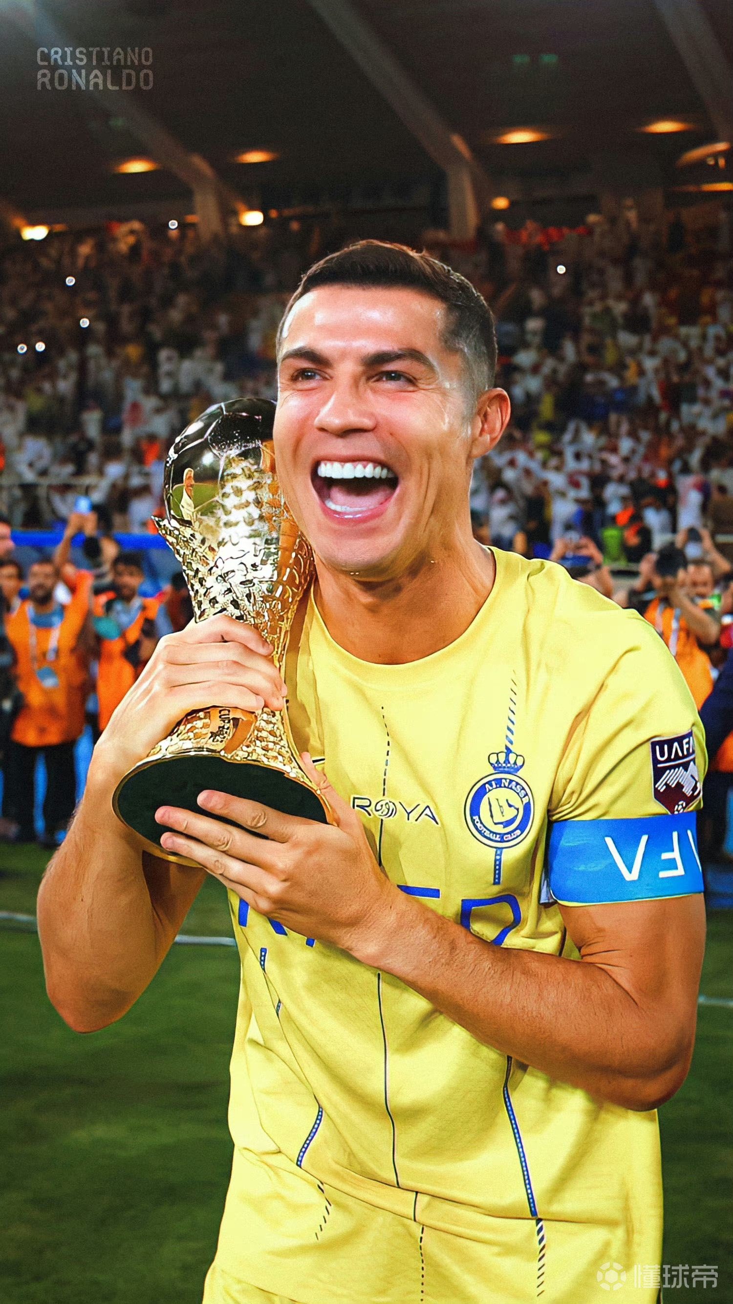 为何亲斯内德？穆帅：斯内德给了我三冠王，那是最棒的一年（穆帅回应亲斯内德：他助我成就三冠，那是我最好的一个赛季）